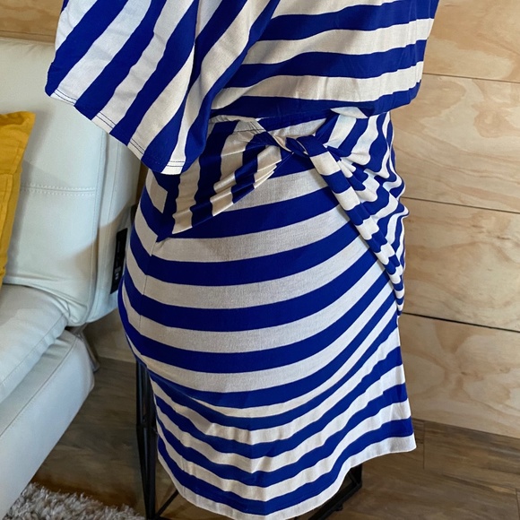 Cold shoulder dress - Picture 2 of 3